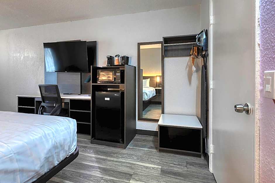Clarion Pointe Decatur River City