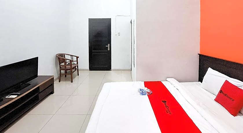 RedDoorz Syariah @ Harmoni near Alun Alun Kudus