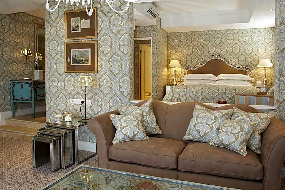 Twelve Apostles Hotel & Spa