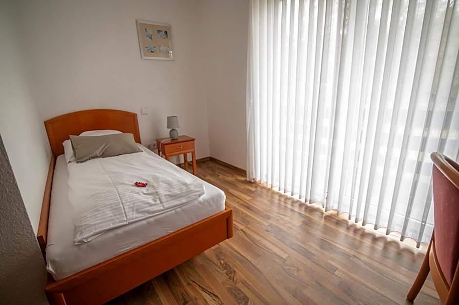 Photo 1 of 5 of Single Room