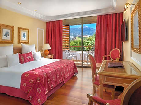 Deluxe Double with Mountain View