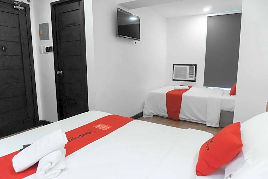 RedDoorz Plus near Bamboo Organ Las Piñas