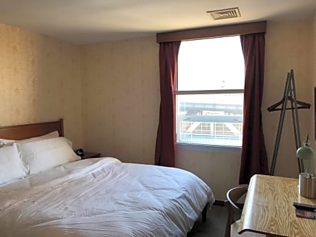 King Room - Non-Smoking