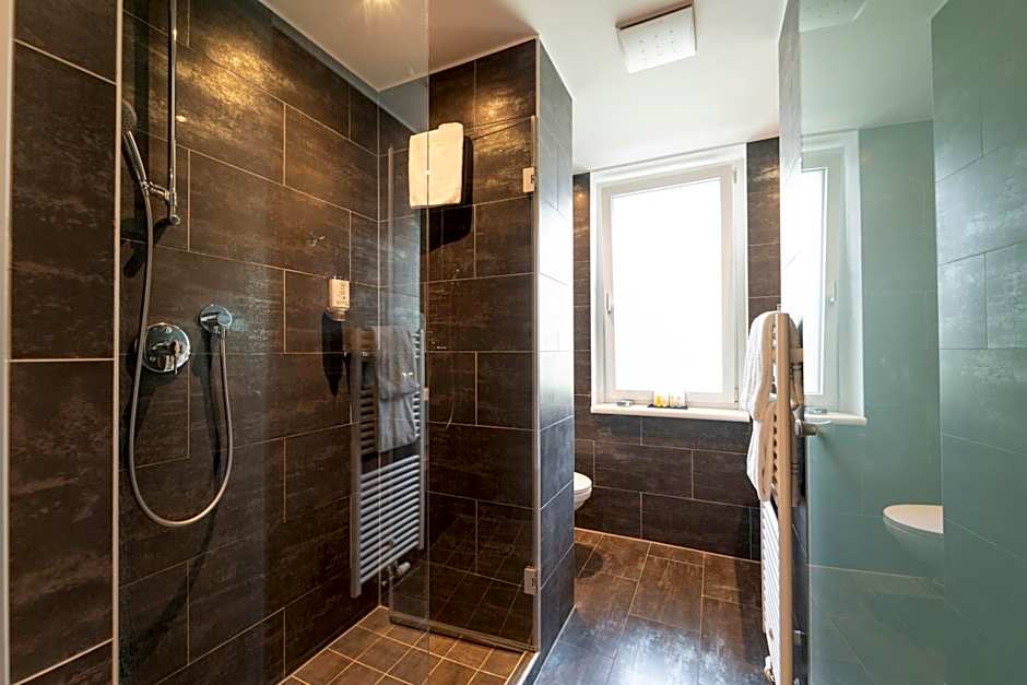 Pakat Suites Hotel