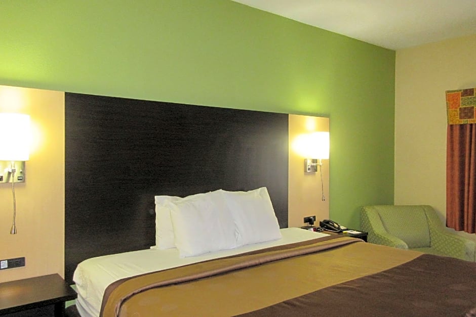 Quality Inn & Suites Benton Harbor - St. Joseph