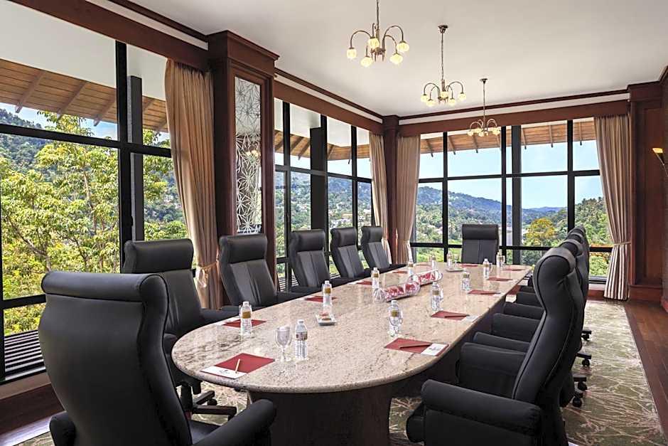 Earl's Regency Hotel