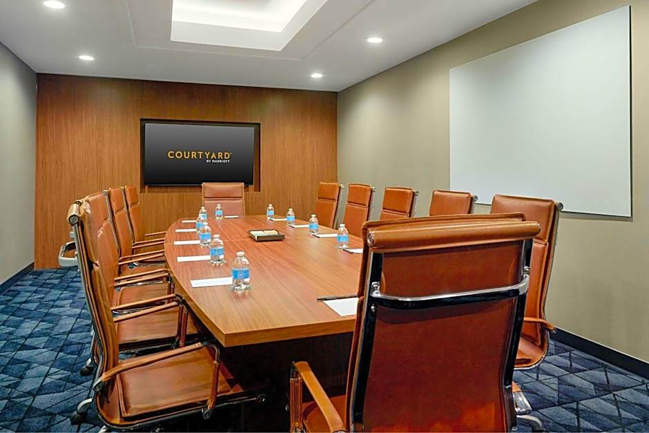 Courtyard by Marriott Frederick