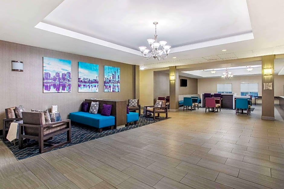 La Quinta Inn & Suites by Wyndham Fultondale