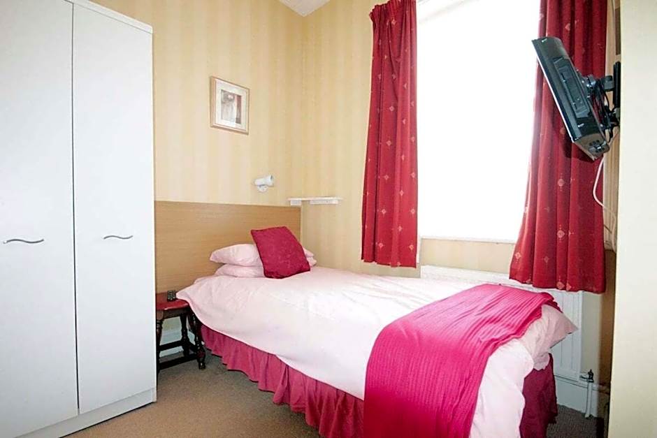 OYO Marine Parade Hotel, Eastbourne Pier