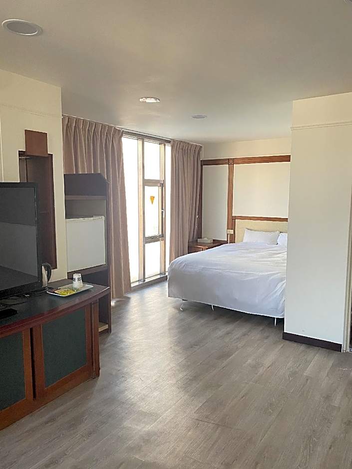 Enjoy Square Hotel