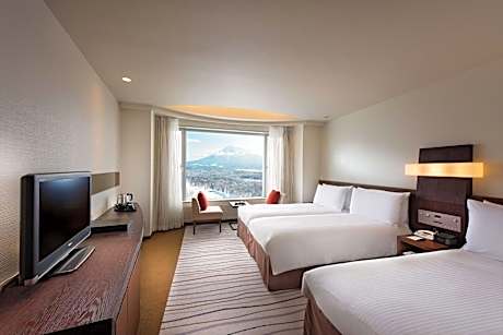 Deluxe Family Twin Room with Mount Yotei View