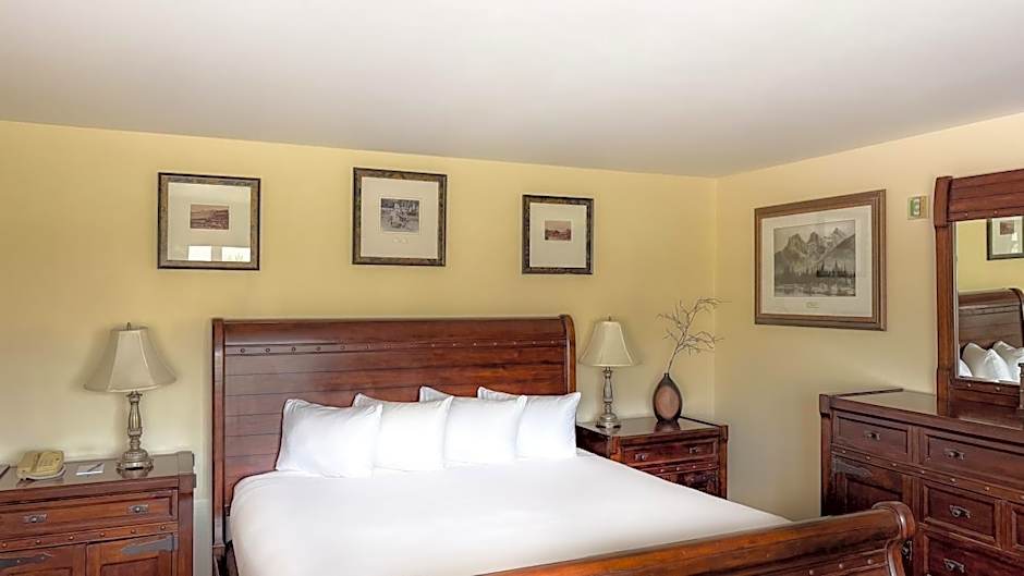 Canmore Inn & Suites