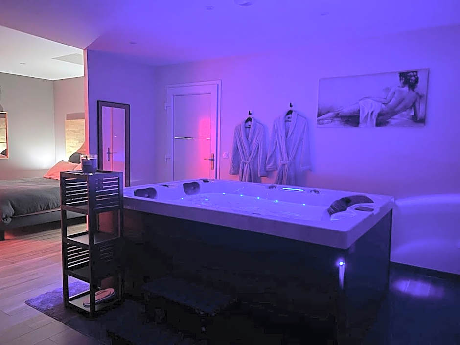 LA VALENTINE Love room GITES DES 3 LAVOIRS