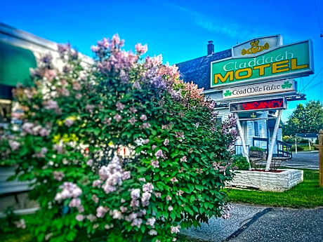 Claddagh Motel & Suites