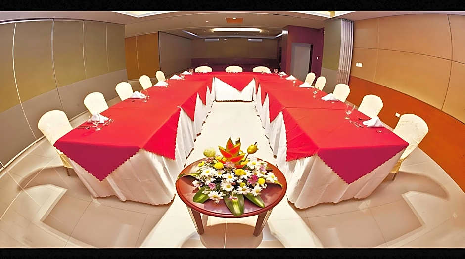 Allure Hotel & Suites