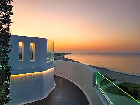 Infinity Suite Sea View with Sauna, Table Fireplace & Indoor Jetted Tub