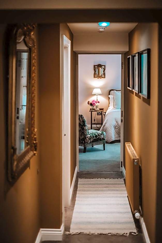 The Hare & Hounds Inn