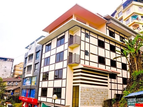 Hotel MMR Manor MG Marg