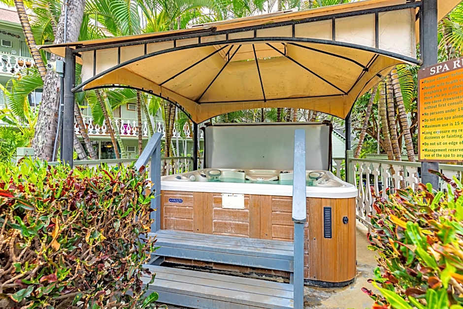 Kona Islander Inn - Prime Downtown Location with Hot Tub, Pool & Beach
