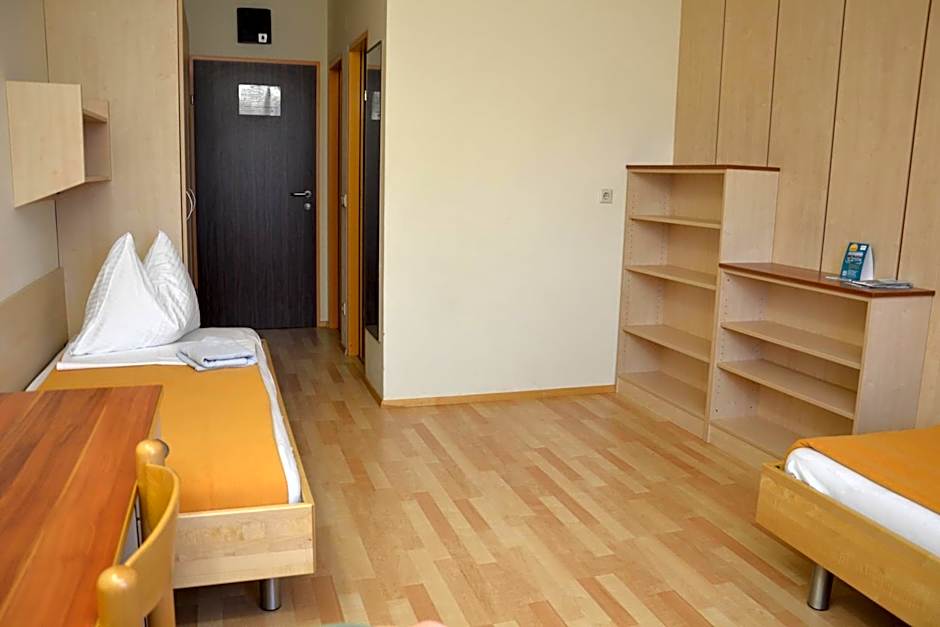 Mladinski dom - Hostel