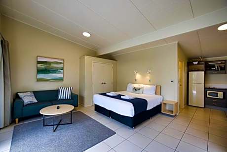 Studio with Spa Bath