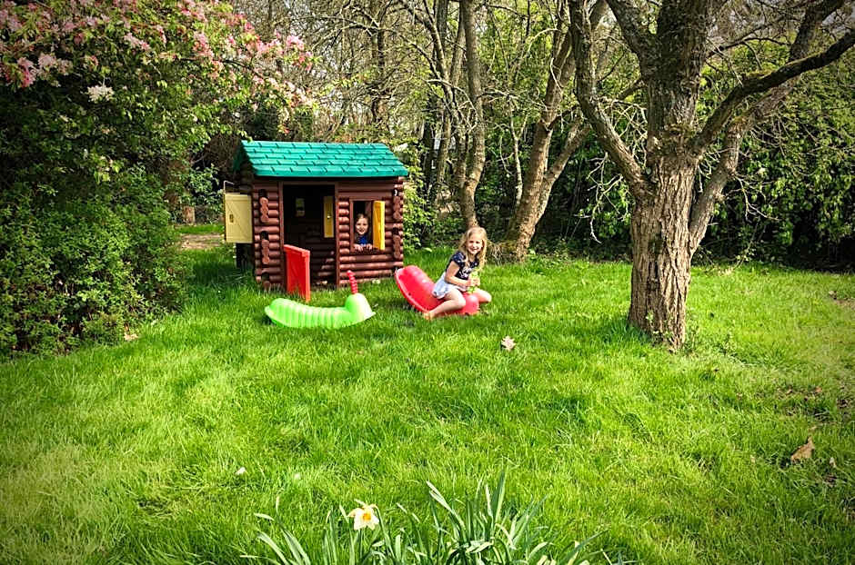 Luxurious Rural Cabin with Hot Tub
