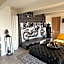 Cypress: Private Bedroom/Bathroom/Office, with Shared Pool, Hot tub
