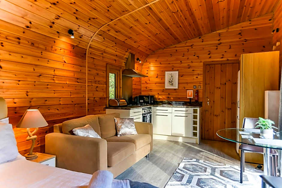 Herons Lake Retreat Hot Tub Lodges