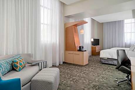 Studio with Two Queen Beds and Sofa Bed - Hearing Accessible