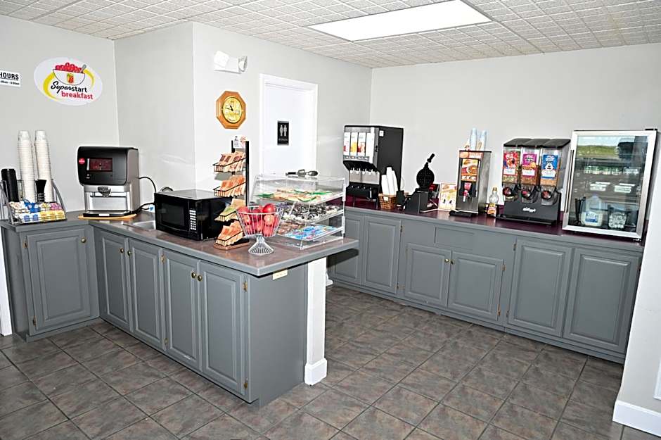 Super 8 by Wyndham Higginsville