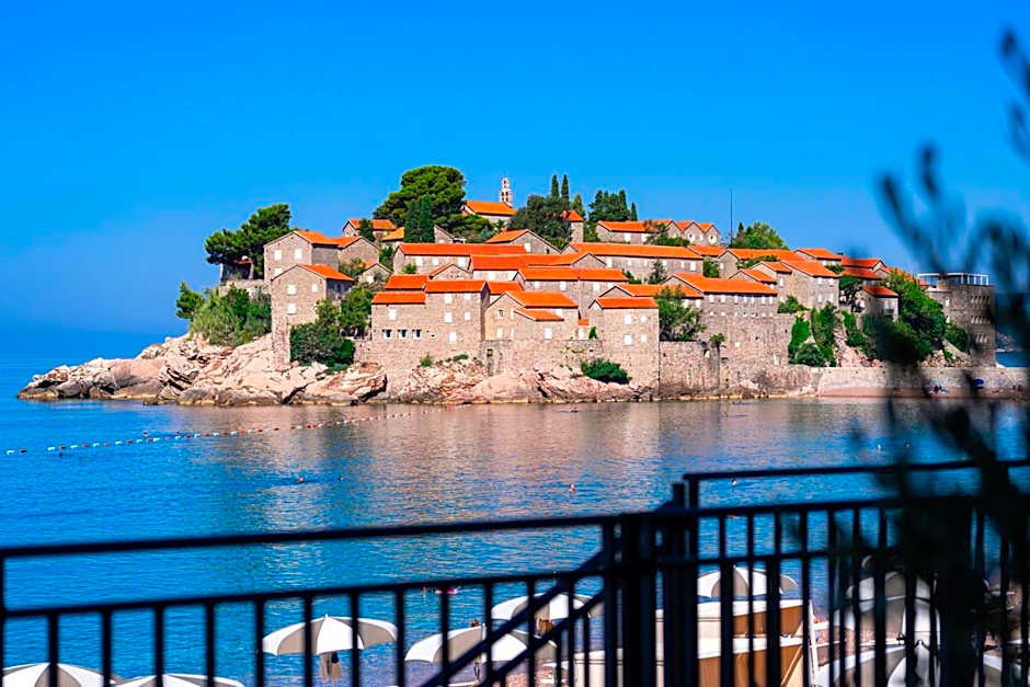 Hotel California by Aycon