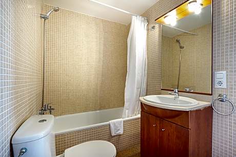 SUPERIOR TWO BEDROOMS 5+1 PAX