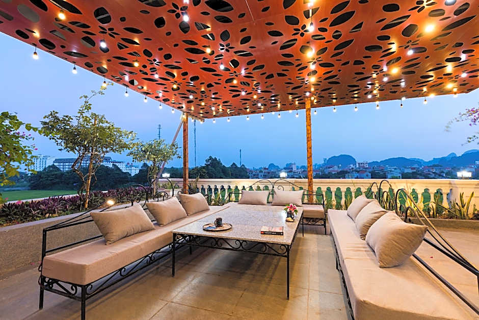 Liberty Hall Tam Coc Hotel & Villa