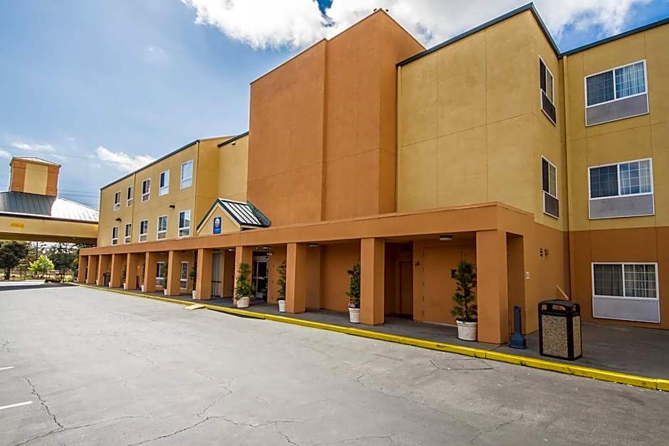 Comfort Inn & Suites Oakland