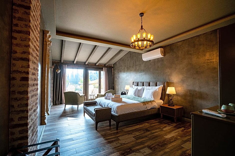 Photo 1 of 4 of Deluxe 1 King Bed, Balcony