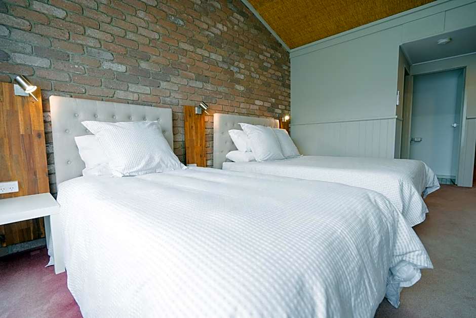 Farnham Court Motel and Restaurant