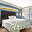 HomeTowne Studios by Red Roof Montgomery - Midtown
