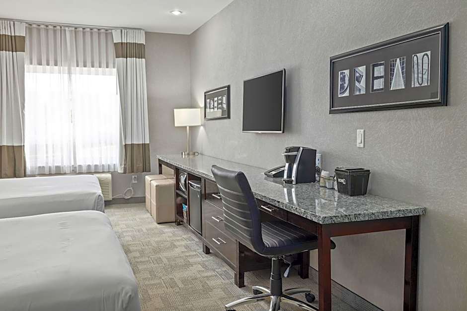 Home Inn & Suites Regina Airport