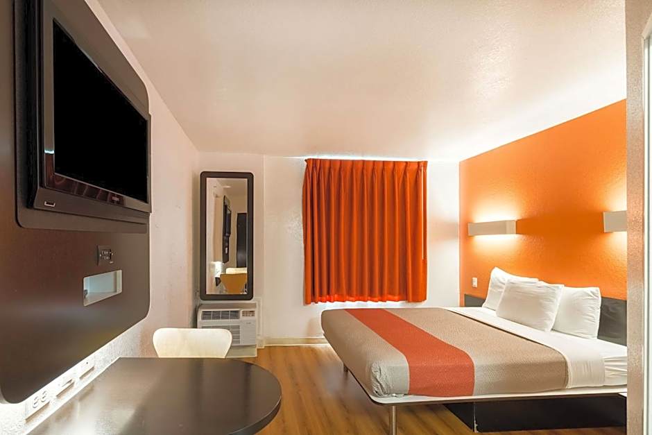 Motel 6 Irving, TX - DFW Airport North