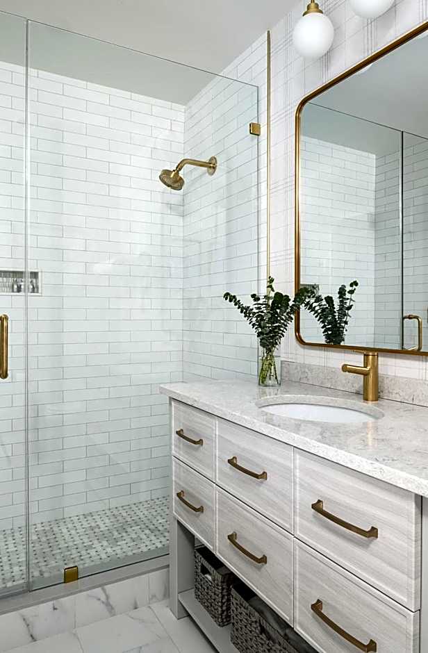 The Oaks Waterfront Hotel