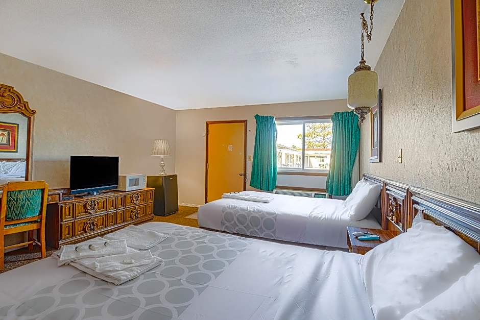 Love Hotels Tomahawk by OYO at Lake Mohawksin WI