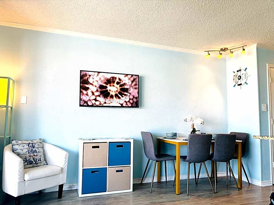 Beautiful newly renovated beachfront condo at Casa Del Mars