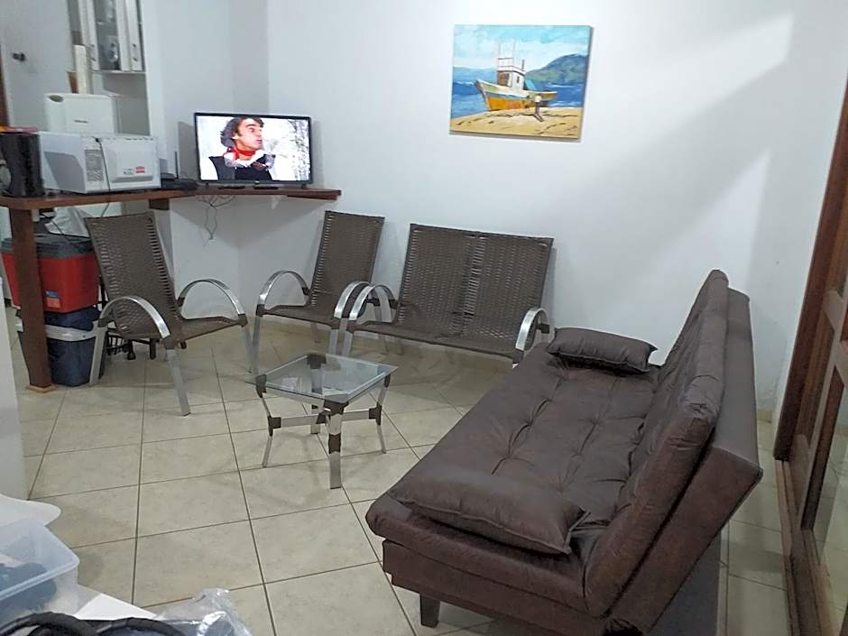 Casa em Juquehy, condomínio com piscina, área verde a 700 m da praia