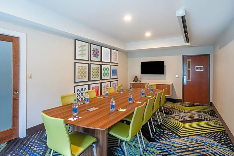 Holiday Inn Express & Suites Tell City, an IHG Hotel
