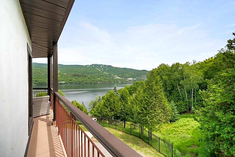 Huge 3 Bedroom Condo with a View