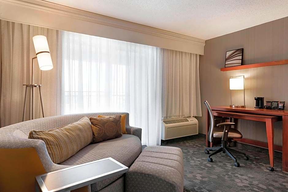 Courtyard by Marriott Bloomington Normal