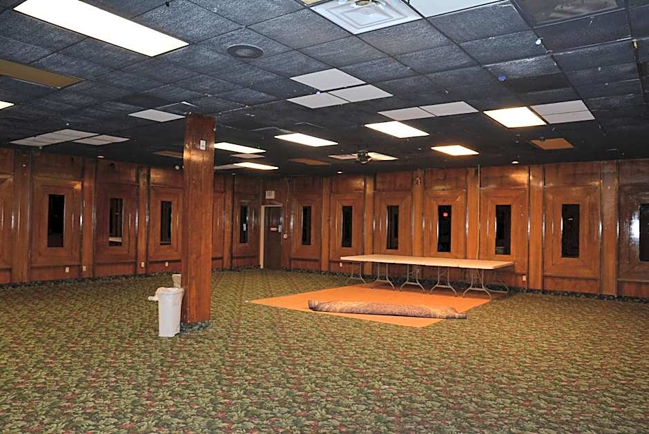 Lincoln Inn Express Hotel and Suites