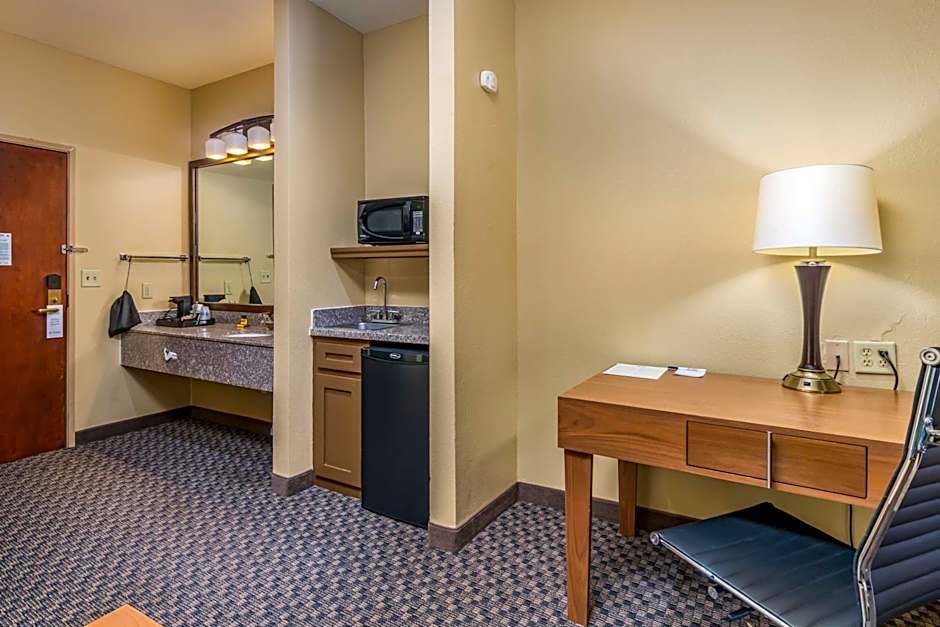 Best Western Plus Shamrock Inn & Suites