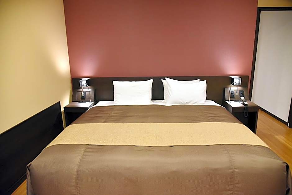 Photo 1 of 6 of Deluxe 1 King Bed, Mountain View