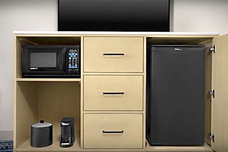 Queen Room with Two Queen Beds - Hearing Accessible